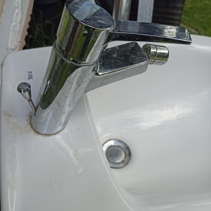 Bidet sprawny biały