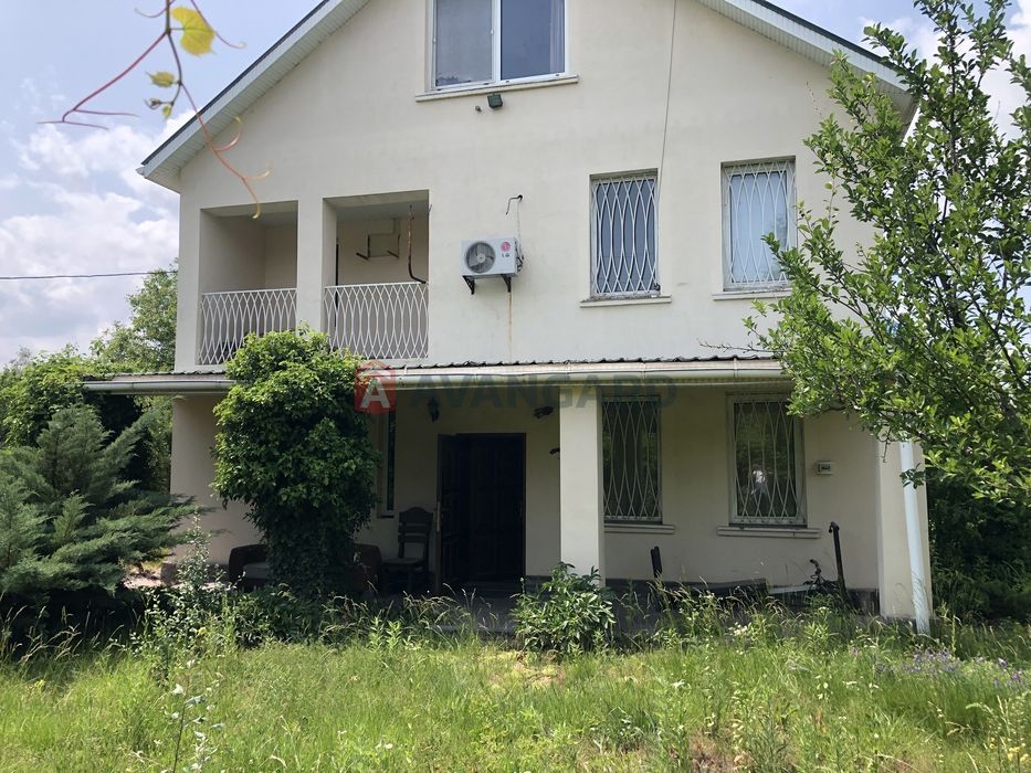 У продажу три будинки на одній ділянці в Обухівці. Ліс Річка 133000$