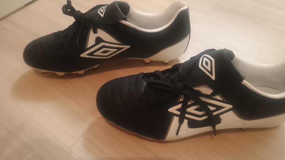 Buty piłkarskie nowe "Umbro"