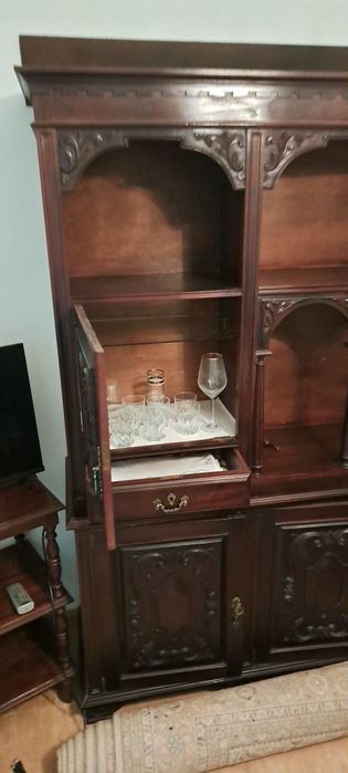 Móvel de Sala Antigo / Louceiro em Madeira Trabaha em Excelente Estado