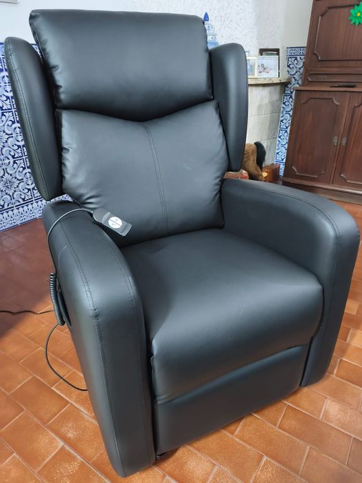 Cadeirão elétrico de massagem com comando, não  foi usado