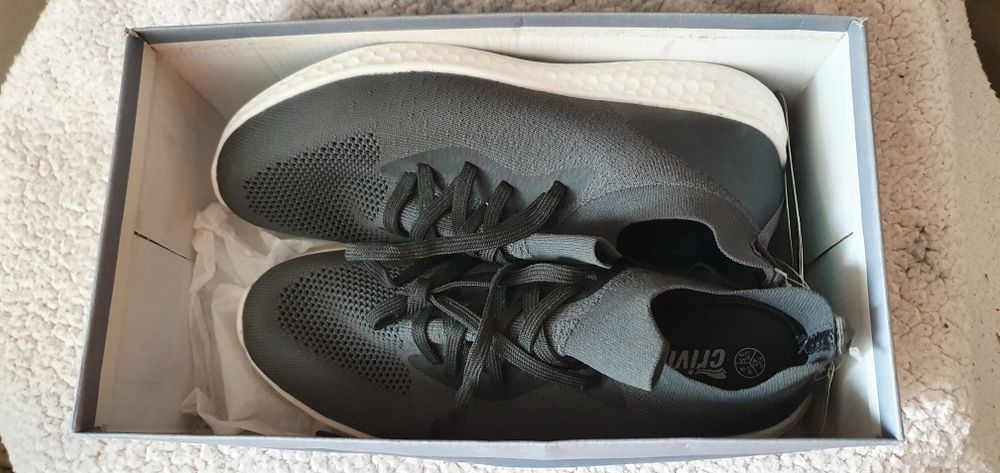 Buty nowe nie używane cena za 1 pare.