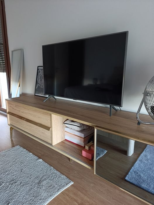 Base TV madeira e dourado, 1,95 comprimento