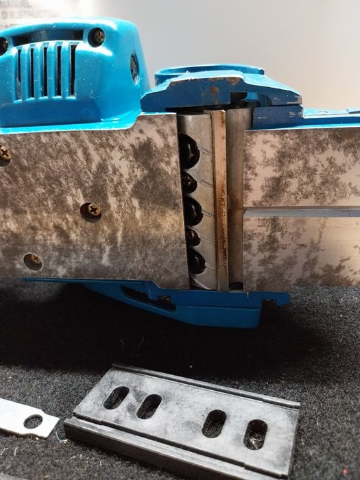 Plaina Elétrica Ryobi L-120N