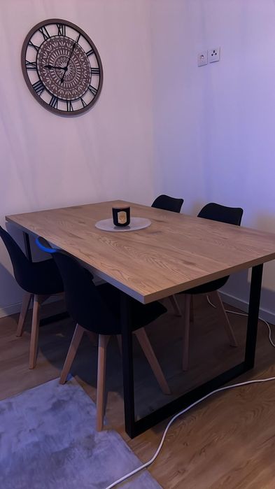 Mesa rectangular com 4 cadeiras