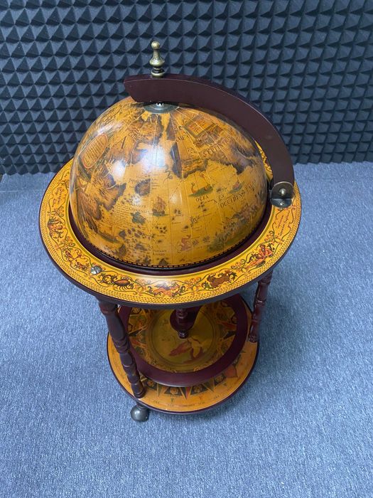 Бар для алкоголю у вигляді глобусу напольний