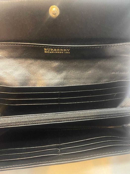 Carteira Burberry | Pele Preta – Semi Nova | C/ Caixa e Dust Bag | Dia da Mãe