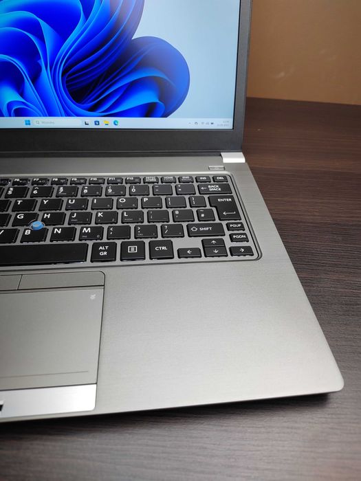 ULTRASMUKŁY LAPTOP | Toshiba | 13,3" FHD | i5-6GEN | 16GB RAM | 256SSD