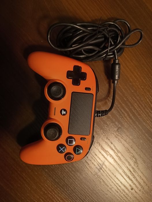 Pad do PlayStation 4 powerA pomarańczowy