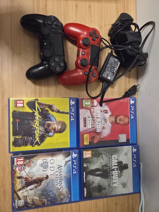 PS4 PRO, 2 pady DualShock oraz 4 gry