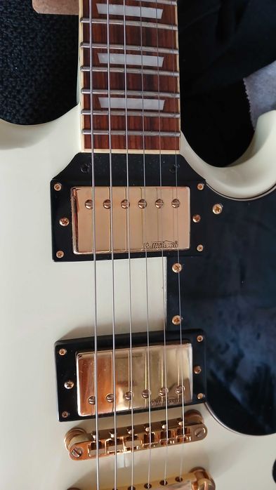 Guitarra Vintage SG (Gold Hardware)