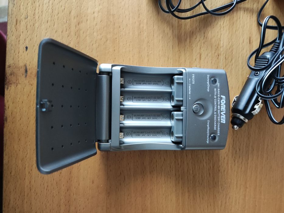 Ładowarka do akumulatorków Forever