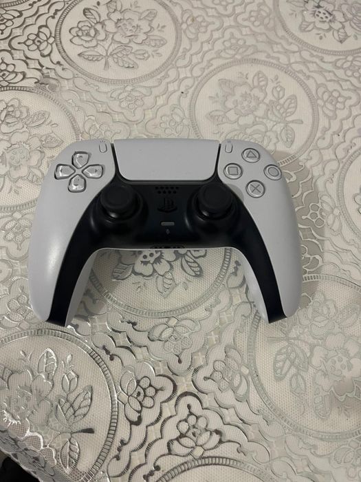 PS5 versão slim com disco de 1 TB