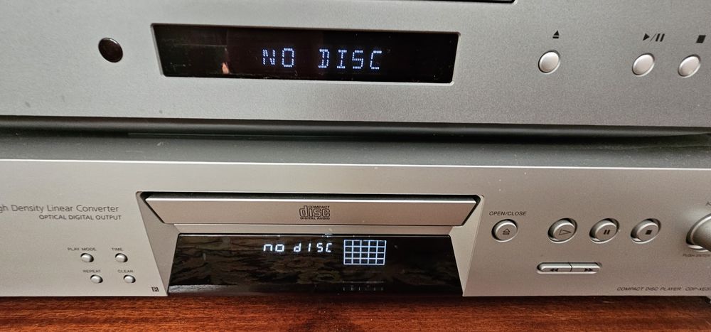 Cambridge AX C25 e Sony CDP-XE 370 Leitores CD como Novos.