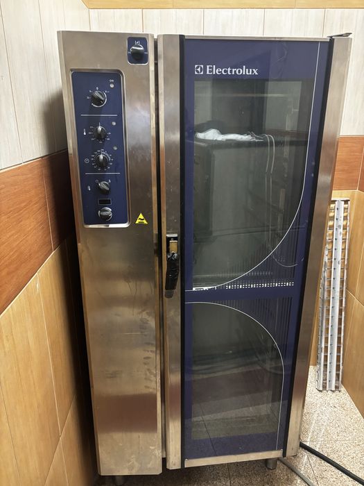 Piec konwekcyjno parowy electrolux