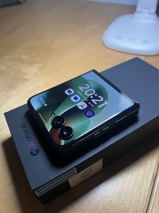 Motorola Razr 60 Ultra Leather Green - Fatura e garantia