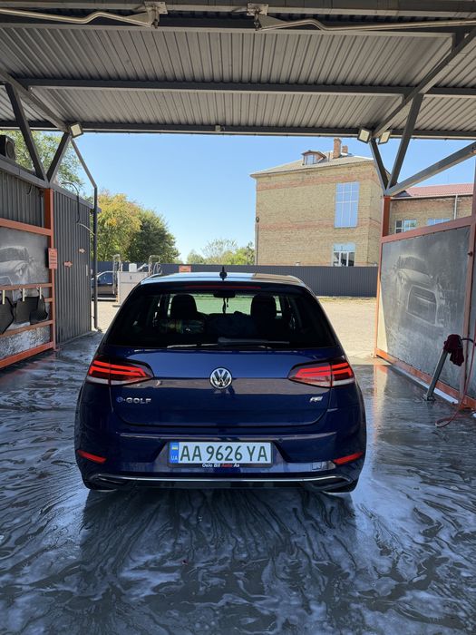 Продам E-Golf 36 кВт заряжена комплектація