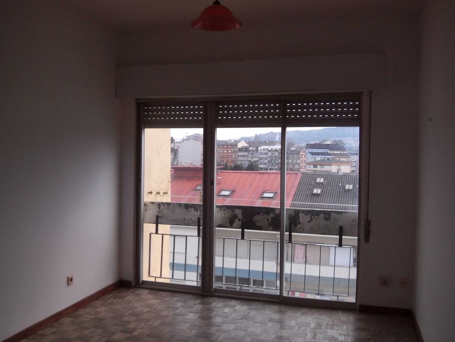 Vendo T2 em Maximinos (A 2 passos da Estação de Comboios) – Direto ao Particular