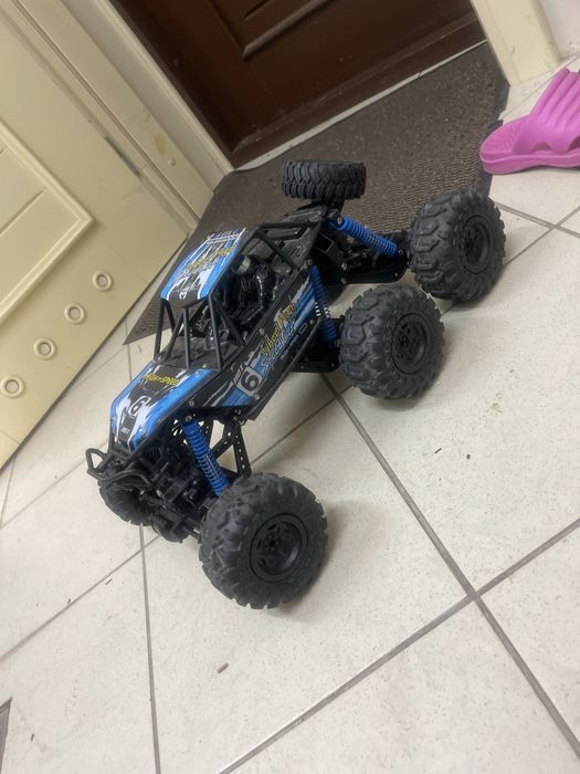 Машинка на радіо  керуванні rock crawler 6х6