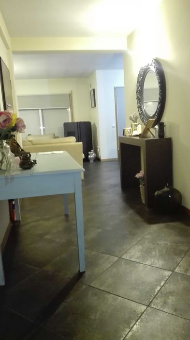 Apartamento T2 com suite casa de banho privada e quarto de vestir