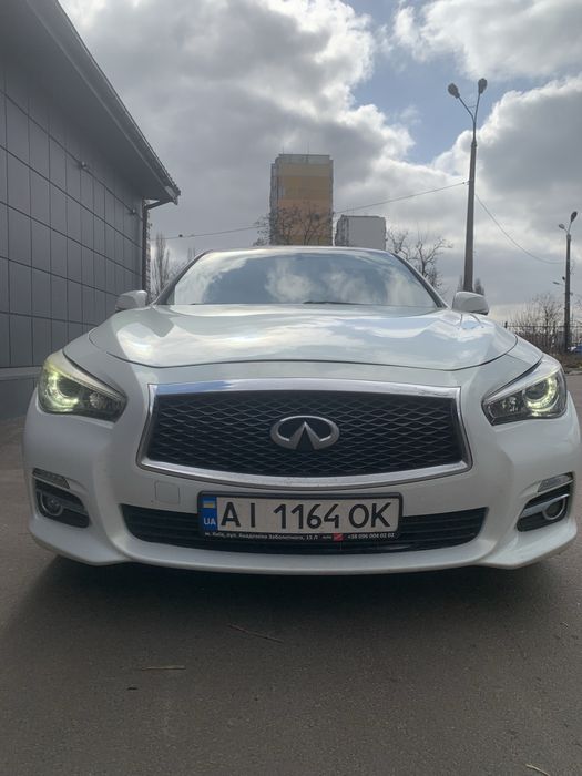 Продам финика Q50 в отличном стане