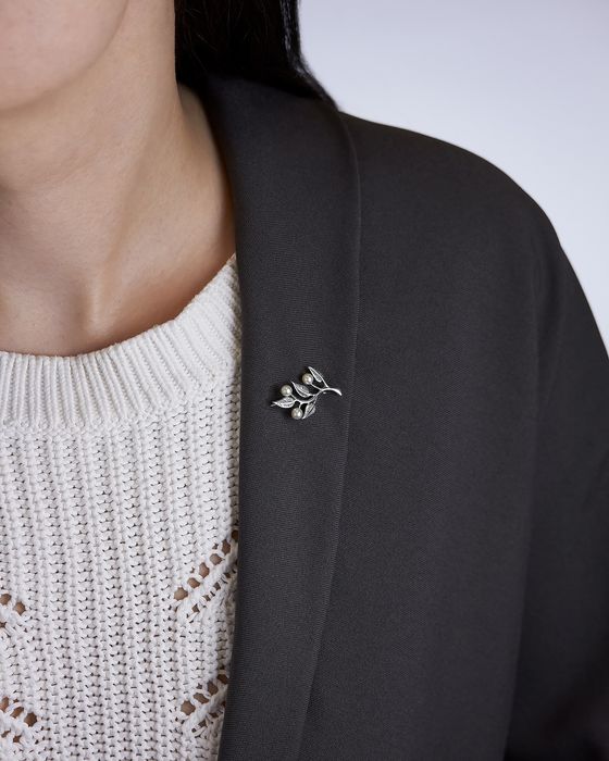 Срібна брошка гілочка