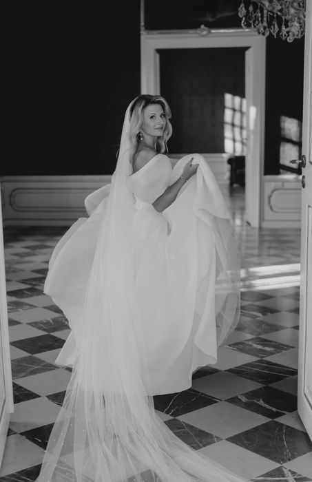 Klasyczna gładka suknia ślubna