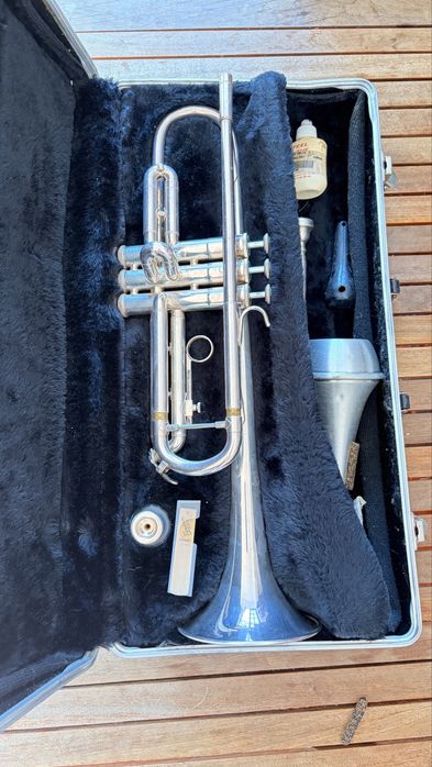Trompete Bach Selmer Company Prateado Instrumento Sopro com Estojo Rígido