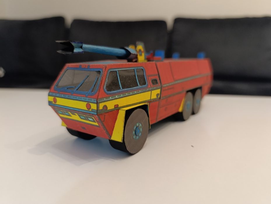 Model kartonowy Chubb Fire Panfhfinder zabawka legendy PRL lotniskowa