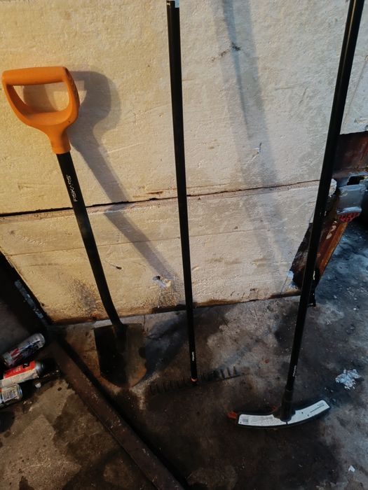 Zestaw Fiskars szpadel grabki zmiotka