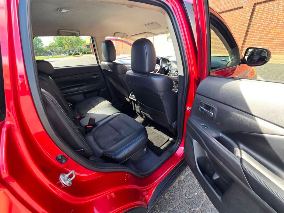 Mitsubishi Outlander SE      2019