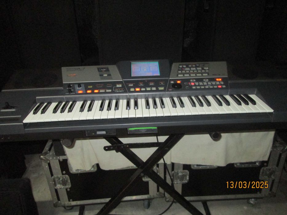 Vendo Teclado Roland VA7.