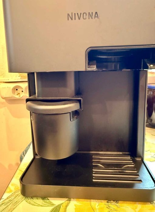 Ekspres do kawy Nivona Cube 4'106 szaro-czarny, a w prezencie torba