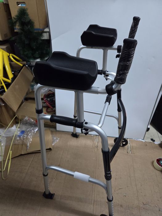 Andarilho com apoio antebraço