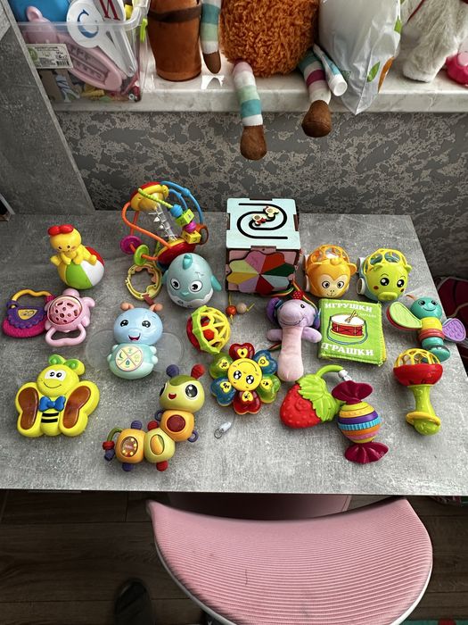 Набір іграшок для немовлят та до року