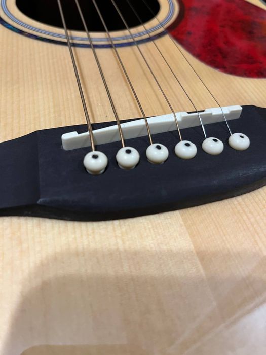 Продам електро акустичну гітару !