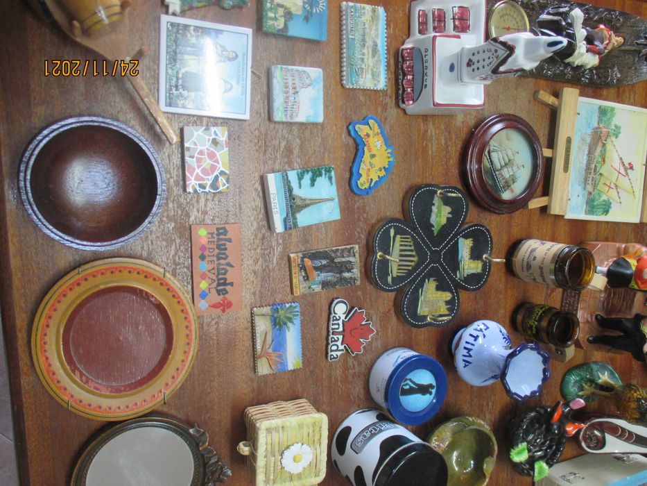 Souvenirs nacionais e estrangeiros e outros bibelots