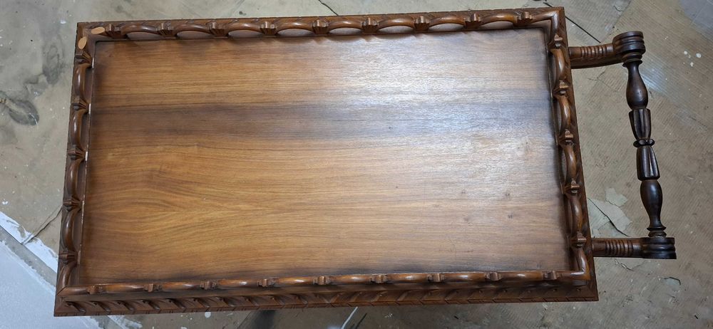 Móvel antigo para bar com suporte de garrafas