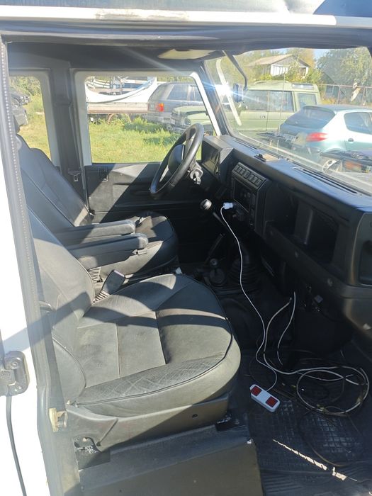 Land rover defender td5 2005 рік 9 місць