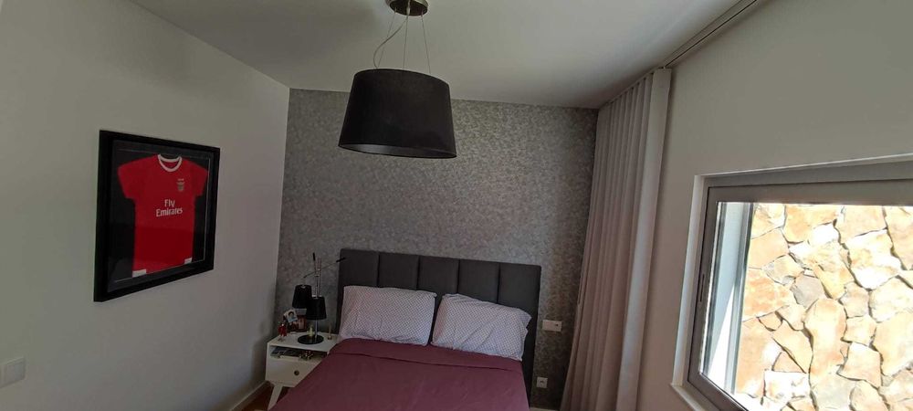 Excelente T2 com Grande Terraço, Piscina e 2 Lugares de Garagem