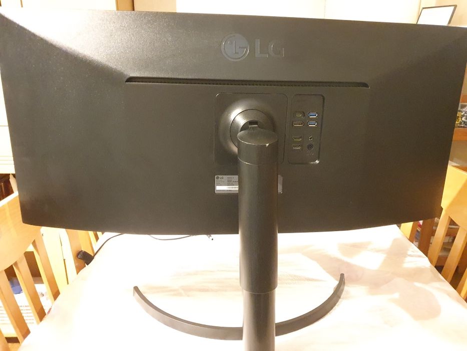 Monitor gaming com o ecrã danificado