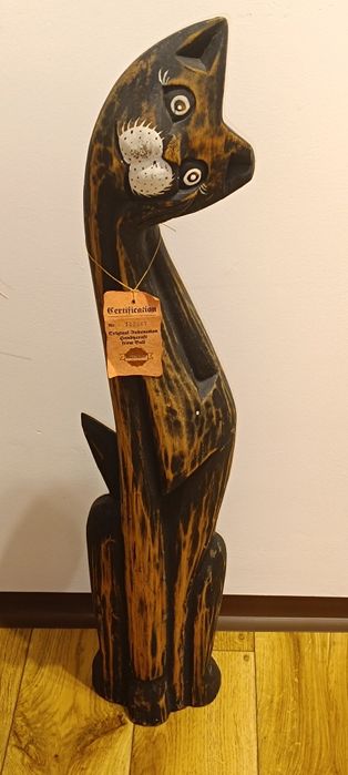 Duży drewniany kot