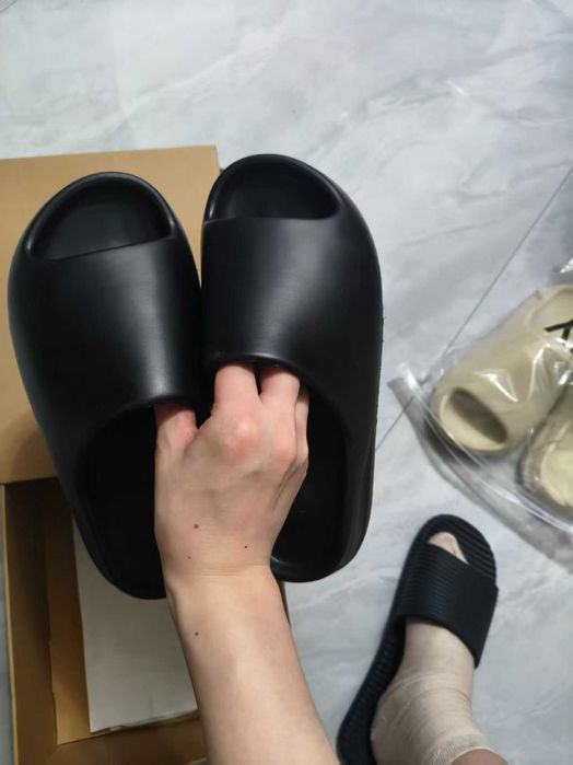adidas Yeezy Slide Onyx Rozmiar 43