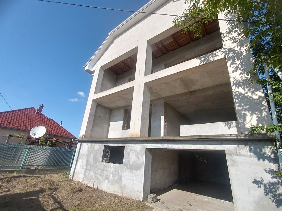 ПРОДАЖ незавершеного 3-х поверх будинку 400 кв.м. 2000х років забудови