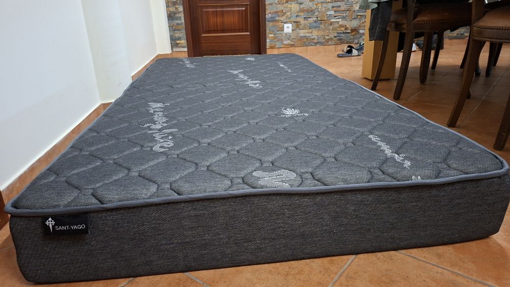 Colchão de cama dobravel.