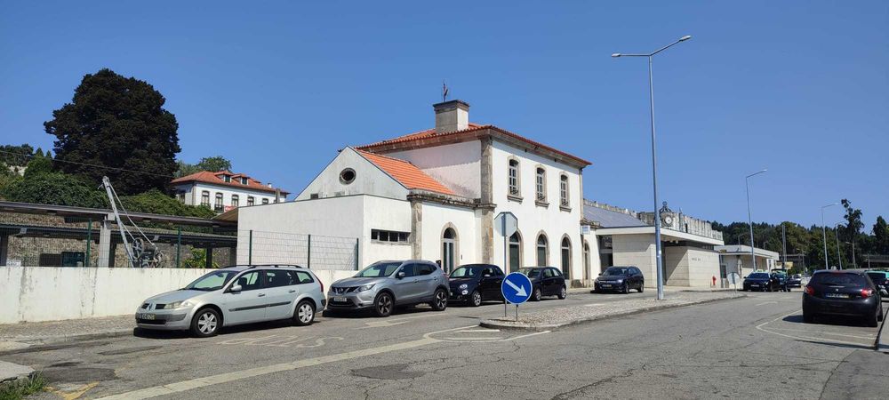 Moradia T2  , remodelada e mobilada