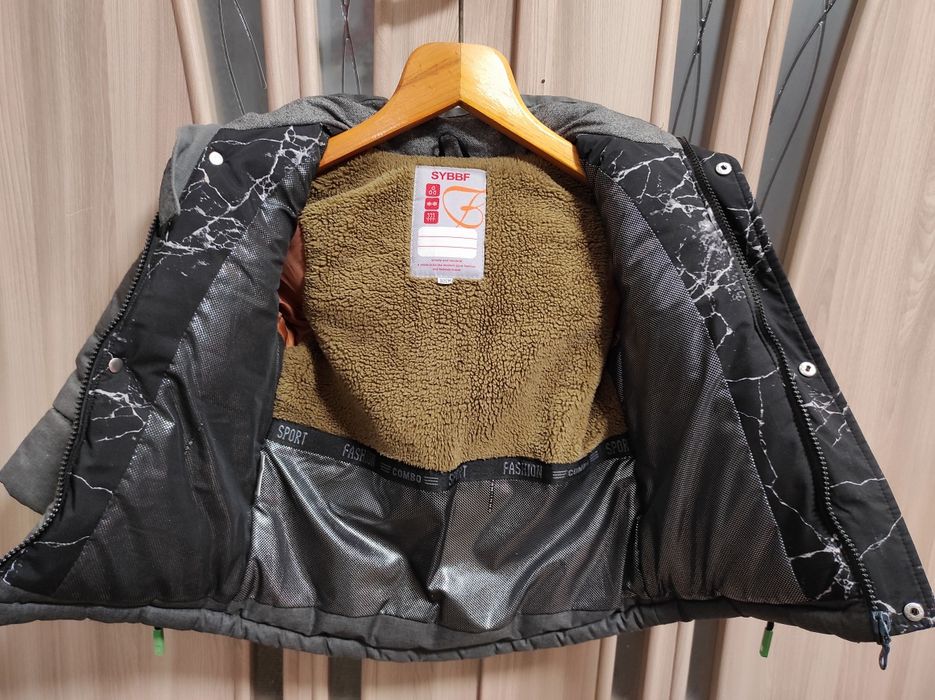 Продам зимнюю куртку  в хорошем состоянии