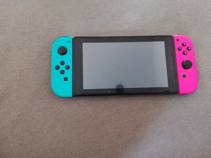 Nintendo Switch + Acessórios e Controler Pro, 3 Jogos e Caixa de Transporte