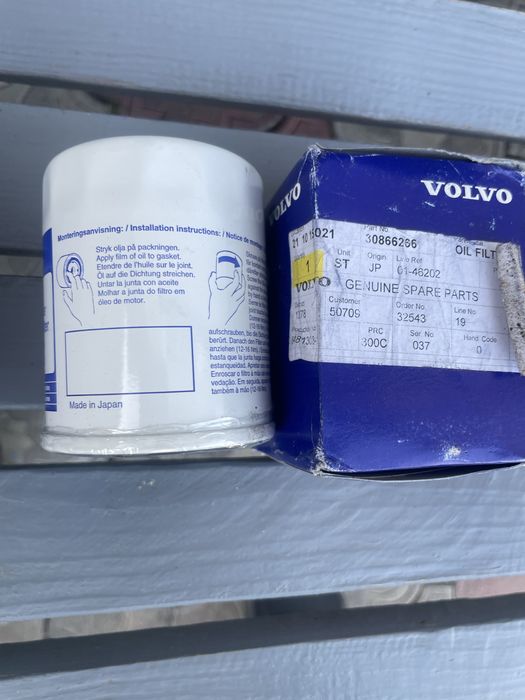 Масляний фільтр на авто VOLVO 30866266-7