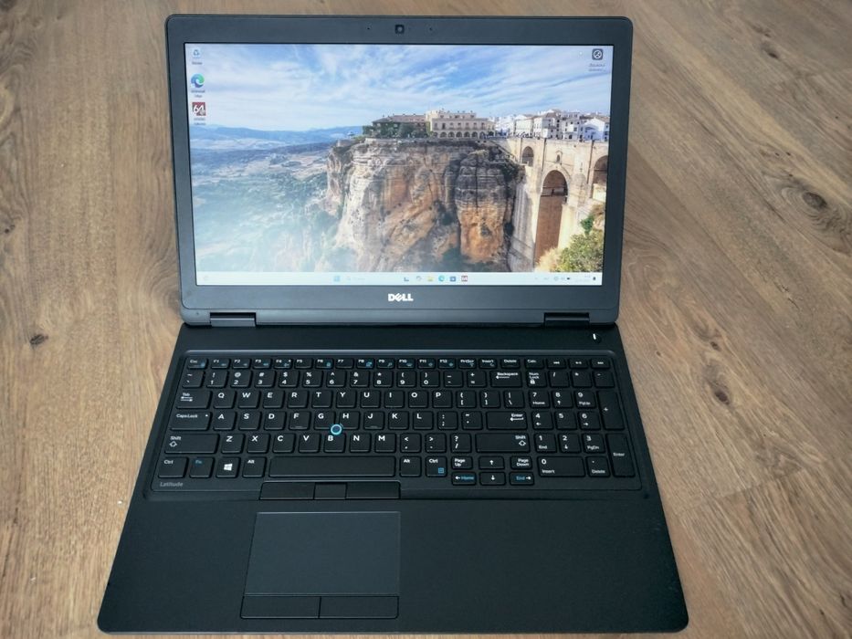 Dell latitude 5580, 15,6 IPS, I5-6300U, 8Gb DDR4, 128Gb ssd